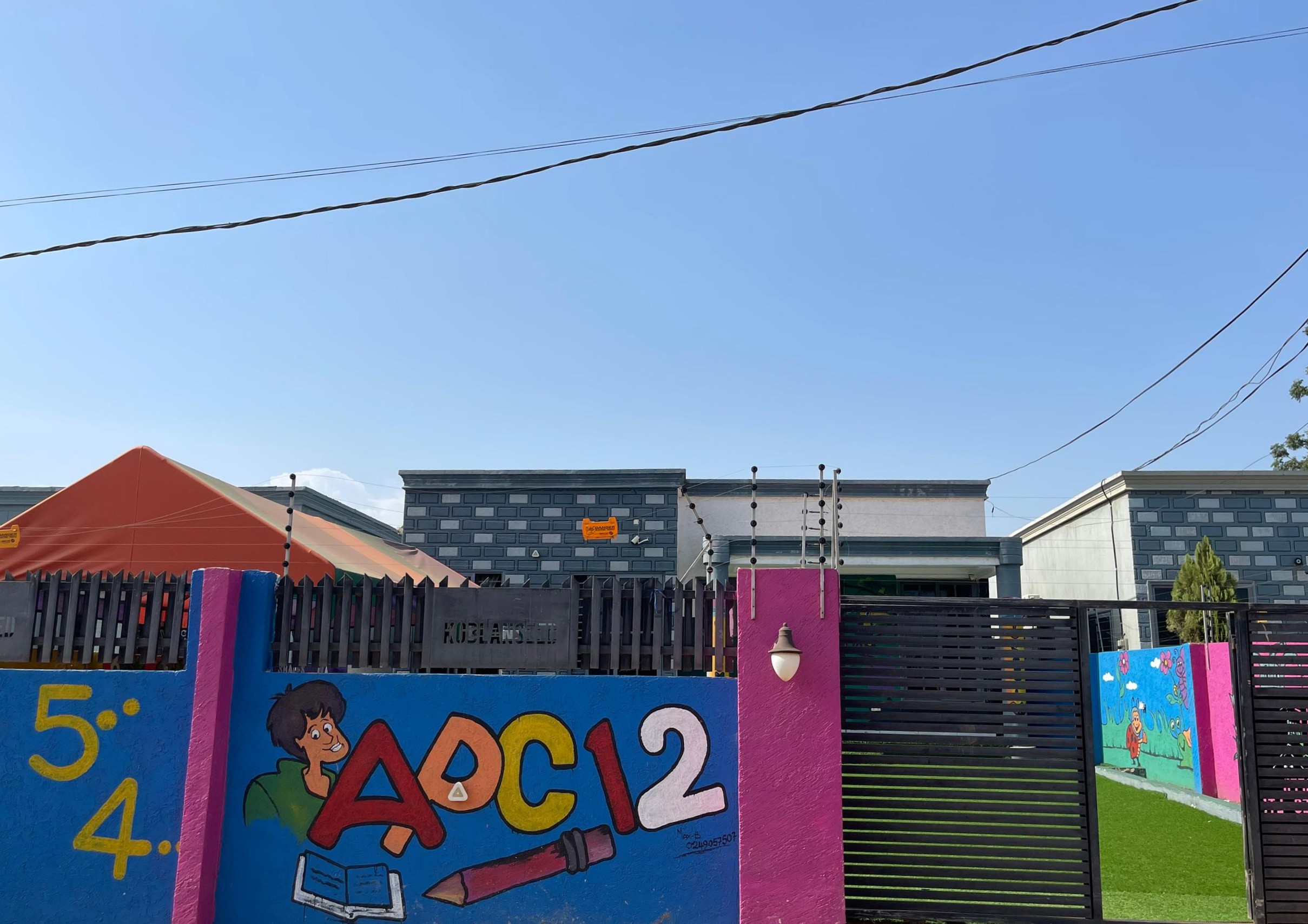 Sample: children playing with colorful building toys