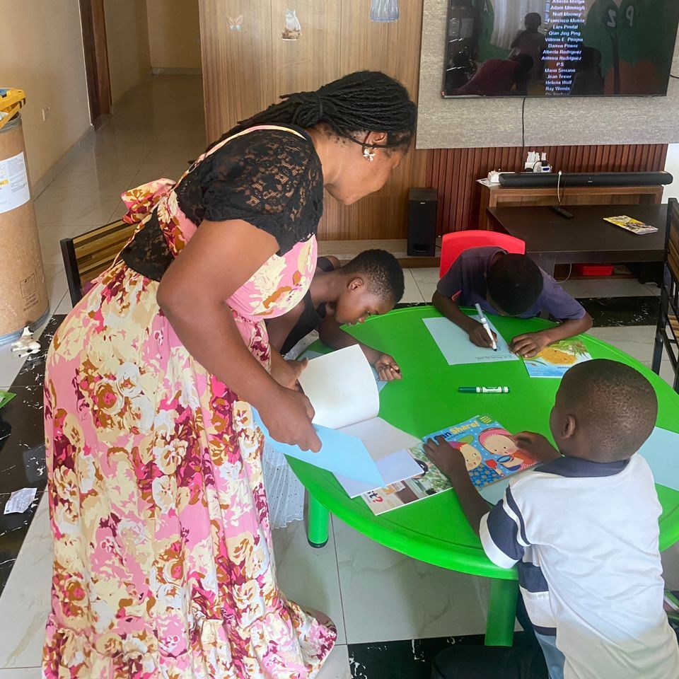 Sample: children with colorful building blocks